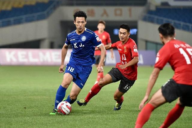 一场4-1，皇马登顶，巴萨能否反超？